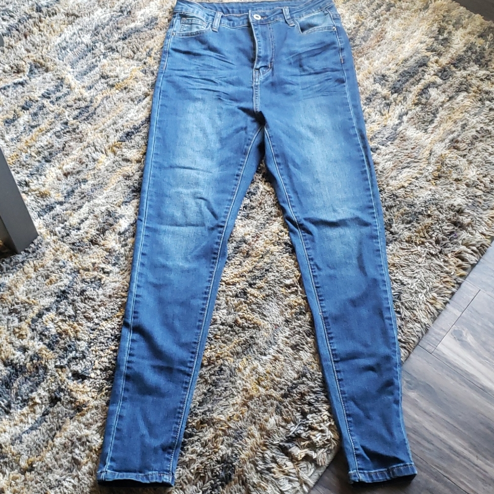 High Waisted Jeans w/ Stretch Frabric